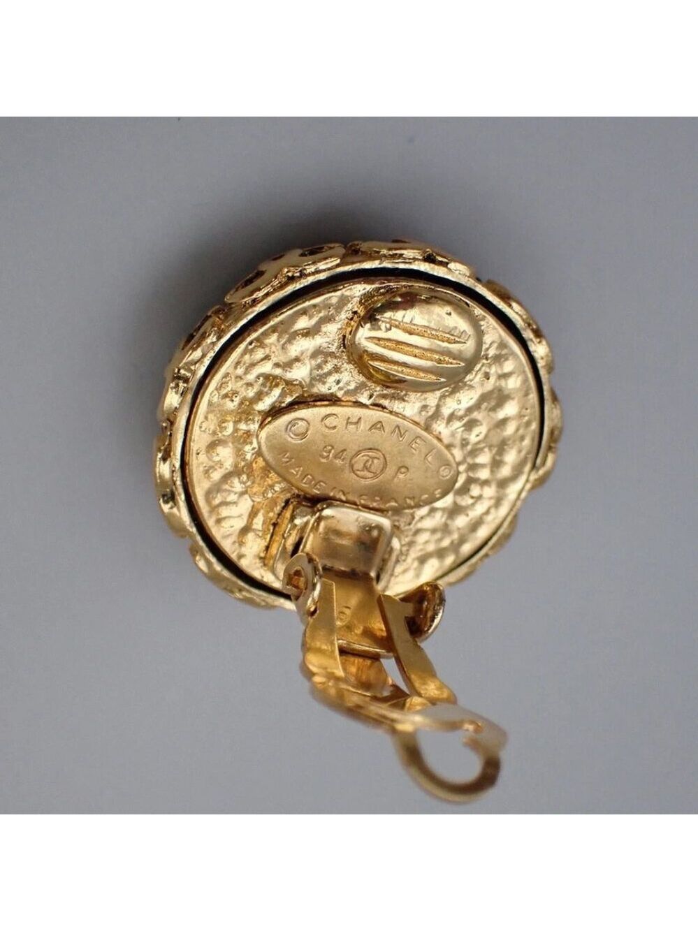 CHANEL CC ogo Tiger Eye Round Button Earrings 94P Clip-On GHW Vintage 298-082025 - Picture 11 of 11